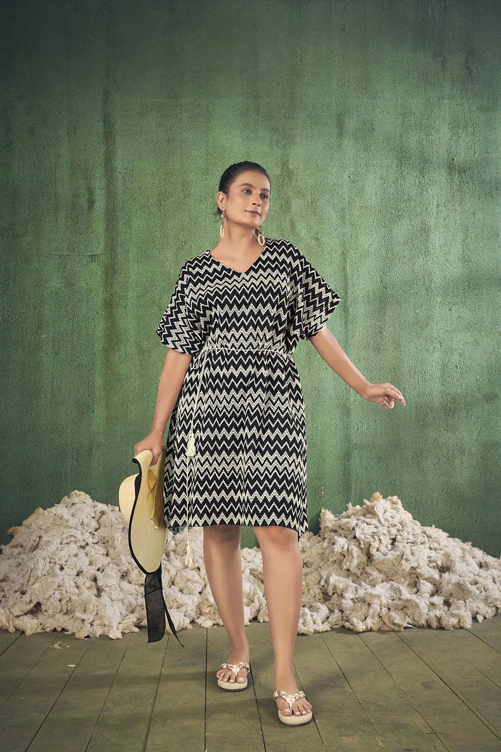 Black and Off White Zig Zag Knitted Beach Wear Dress