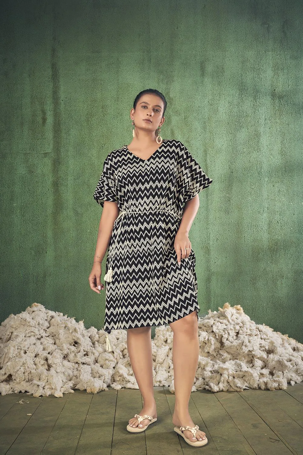 Black and Off White Zig Zag Knitted Beach Wear Dress