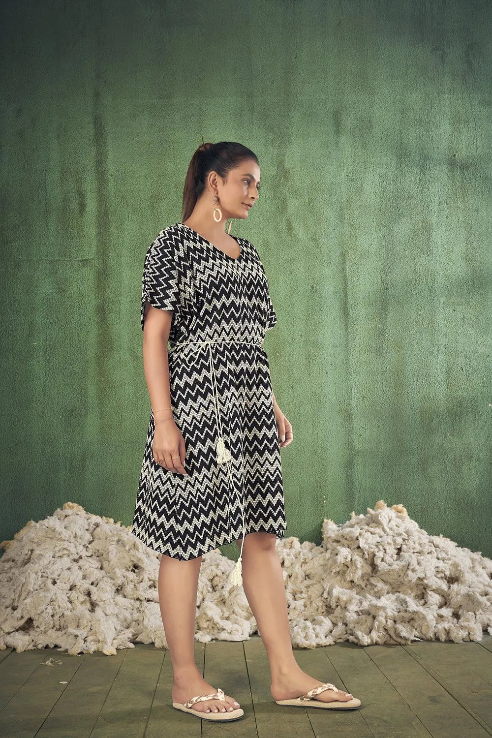 Black and Off White Zig Zag Knitted Beach Wear Dress