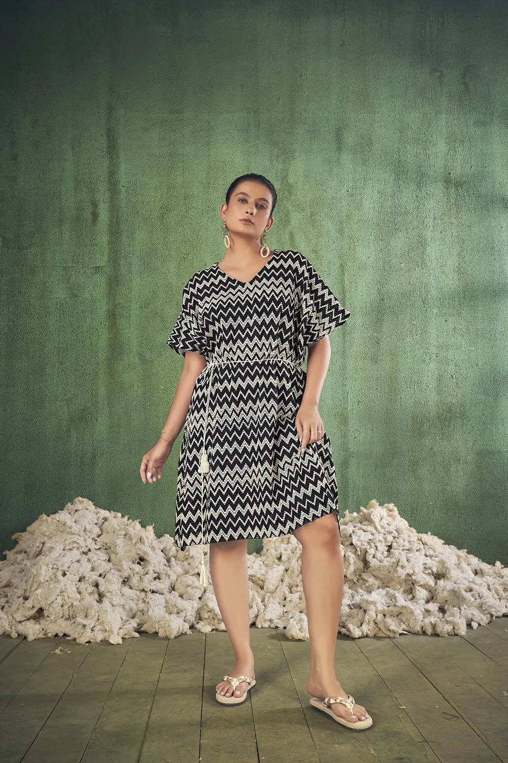 Black and Off White Zig Zag Knitted Beach Wear Dress