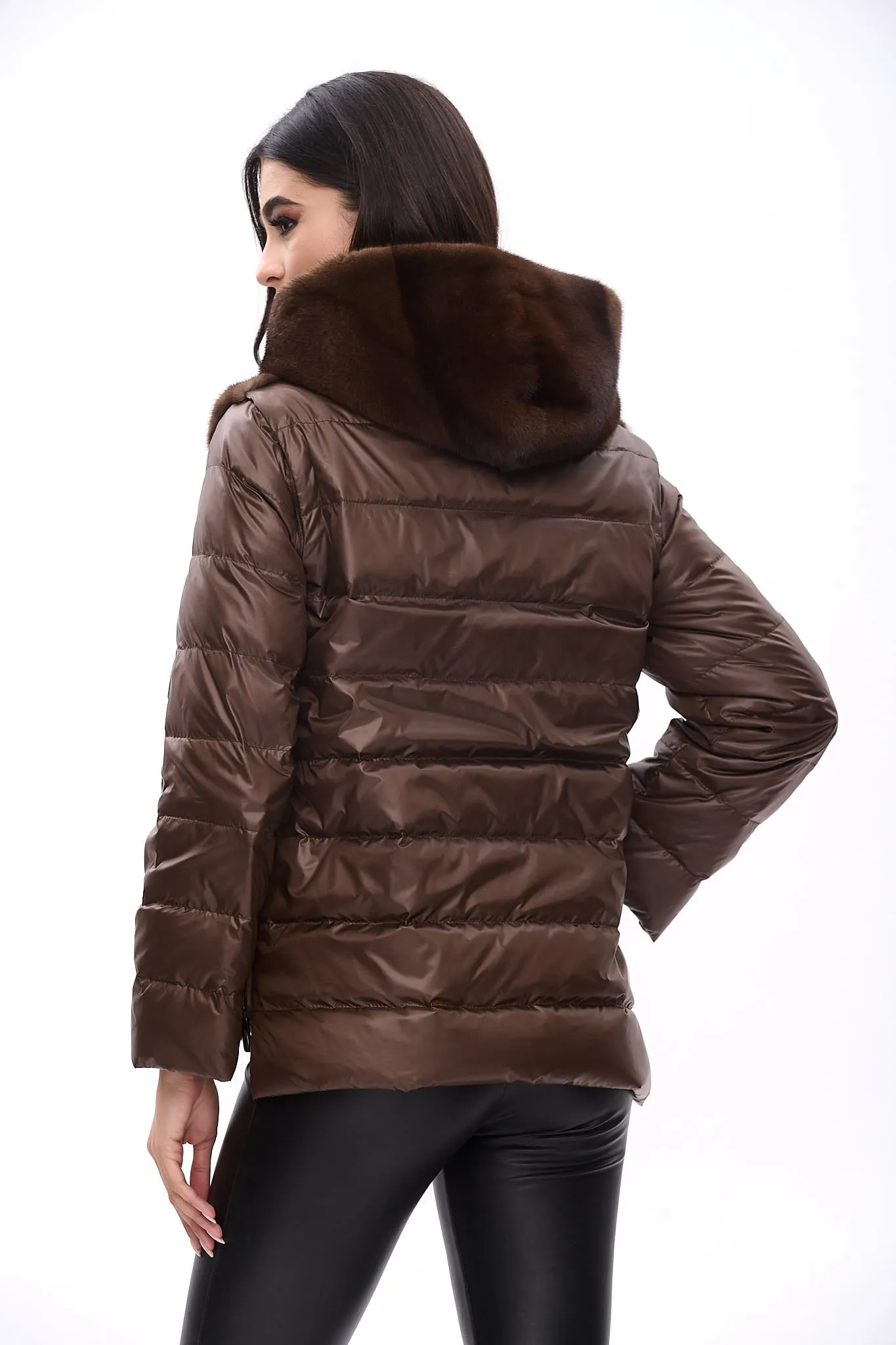 Short hooded down jacket with mink