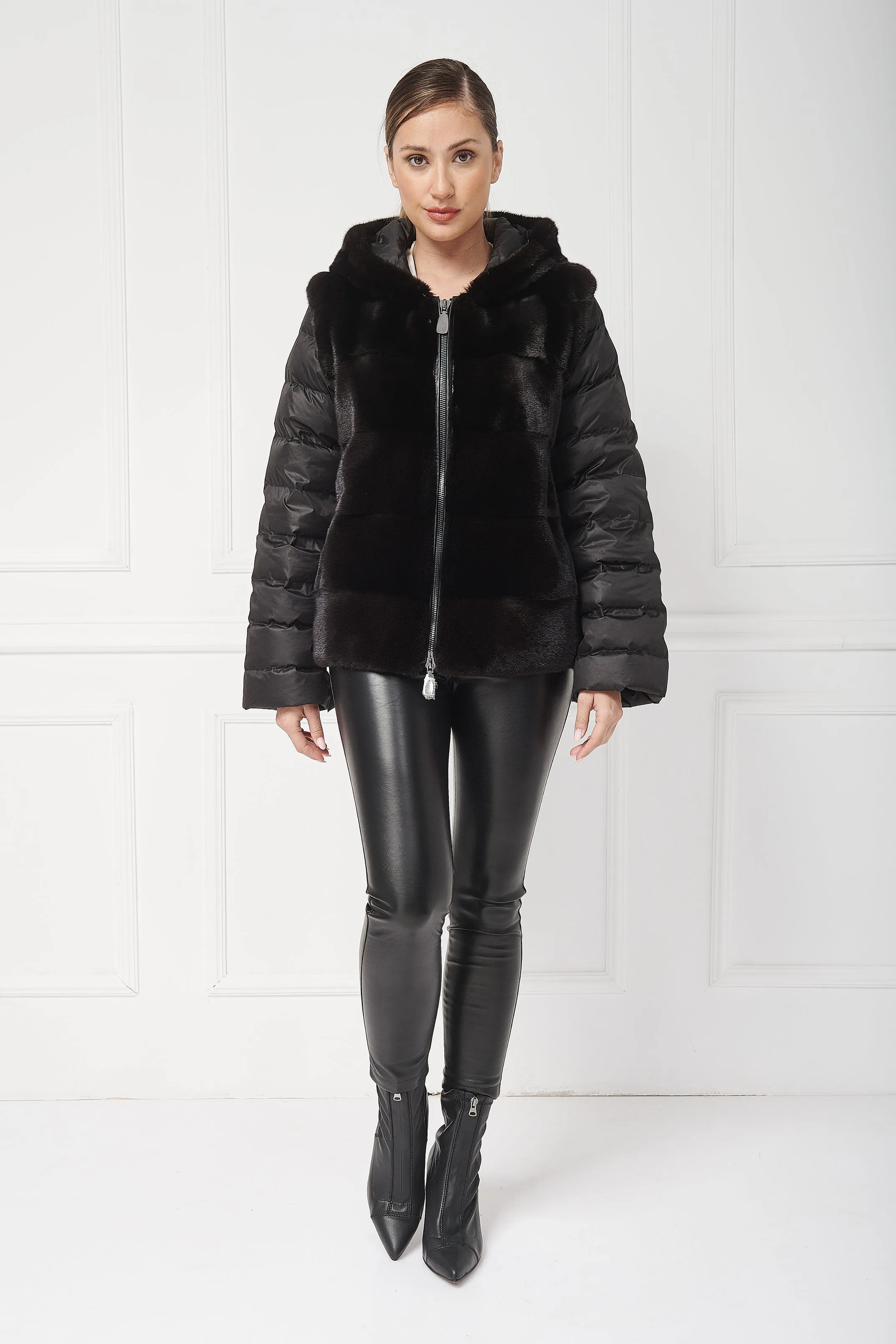 Short hooded down jacket with mink