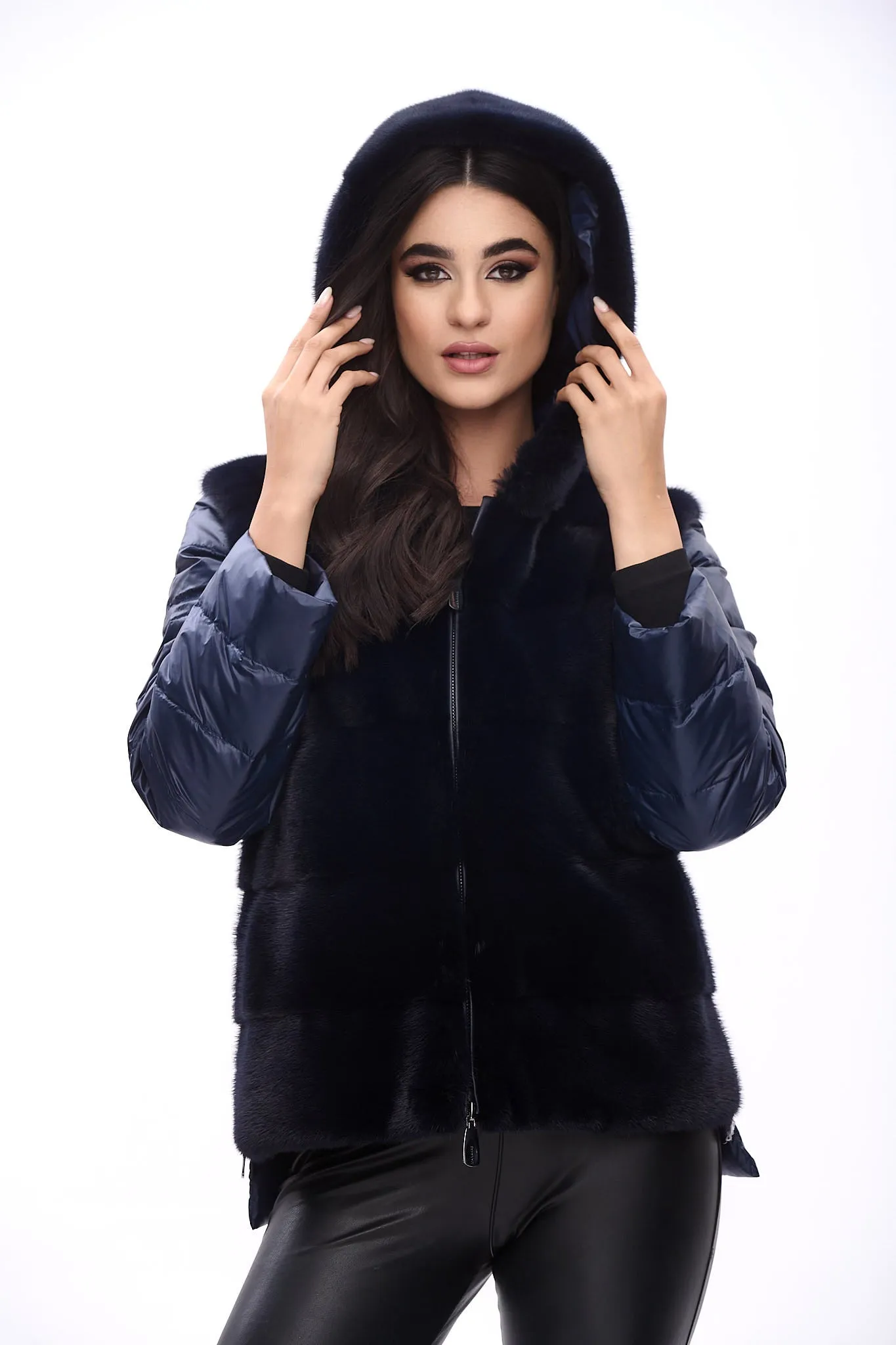 Short hooded down jacket with mink