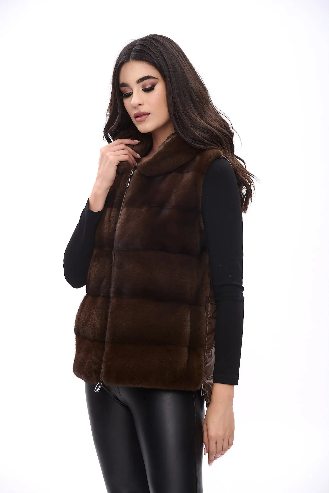 Short hooded down jacket with mink