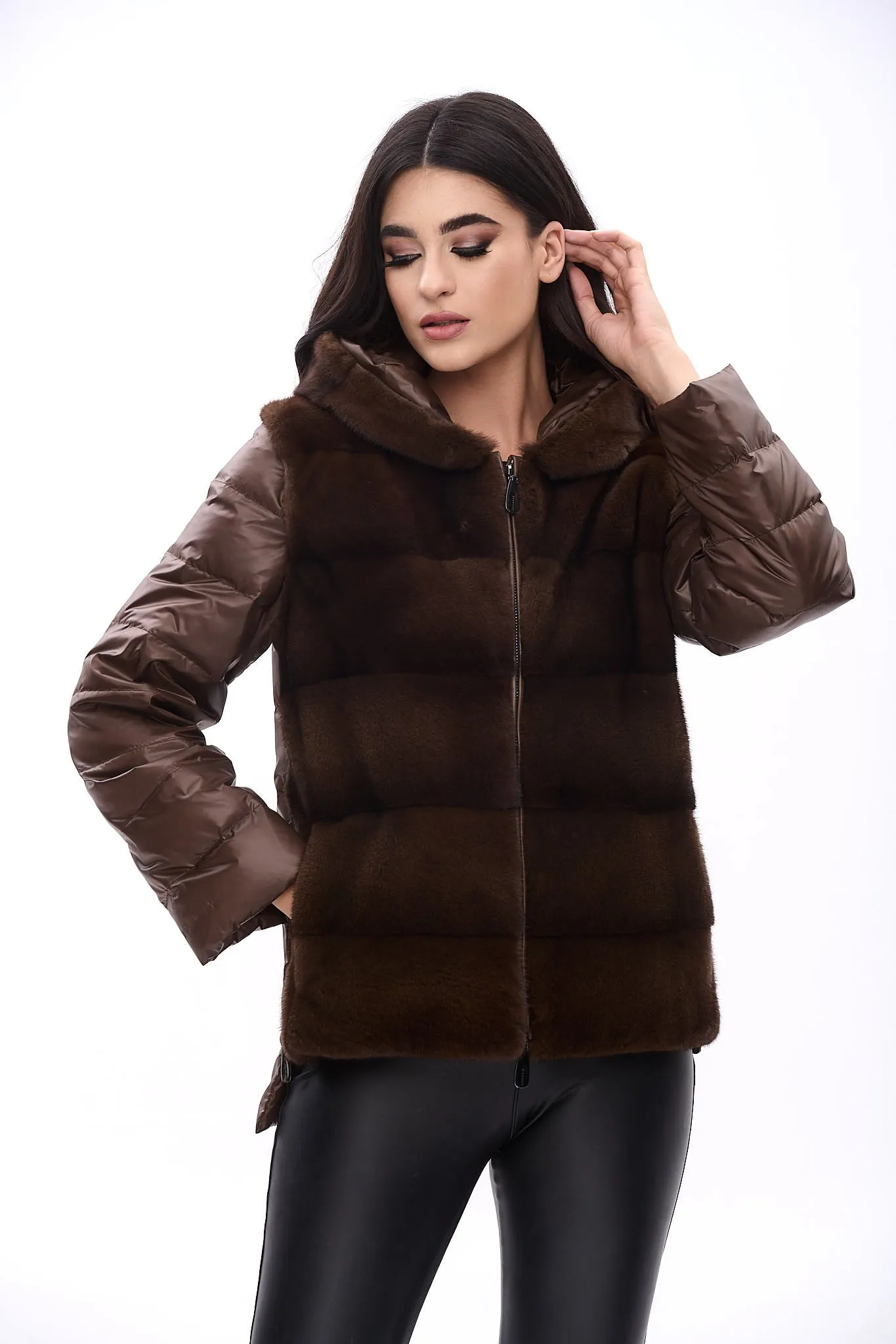 Short hooded down jacket with mink