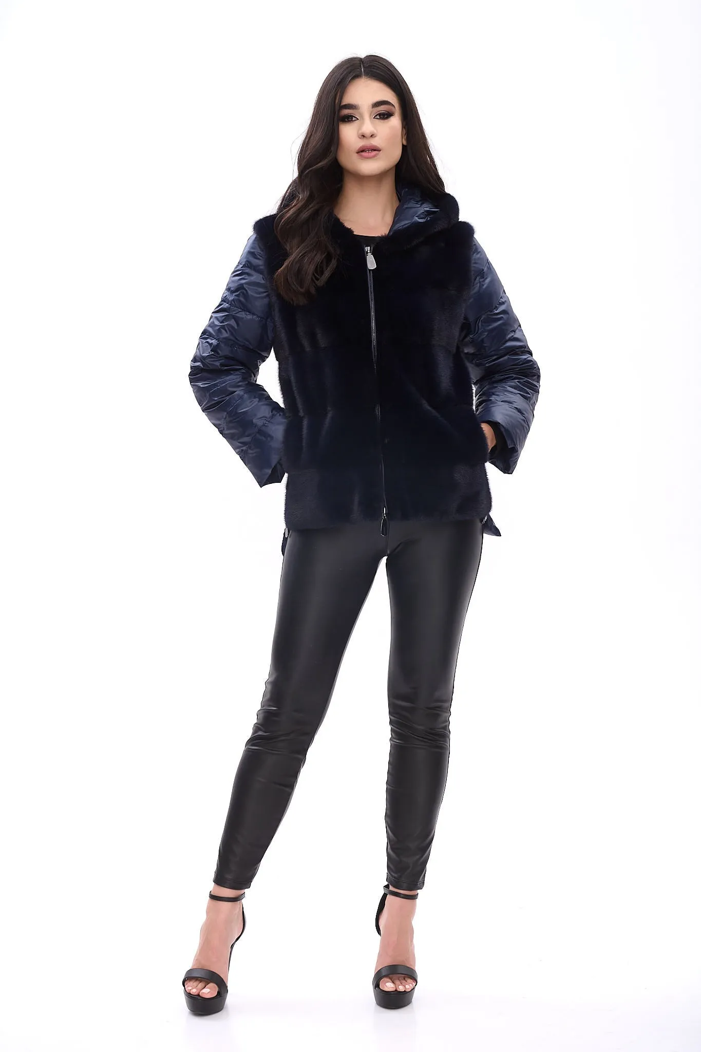 Short hooded down jacket with mink