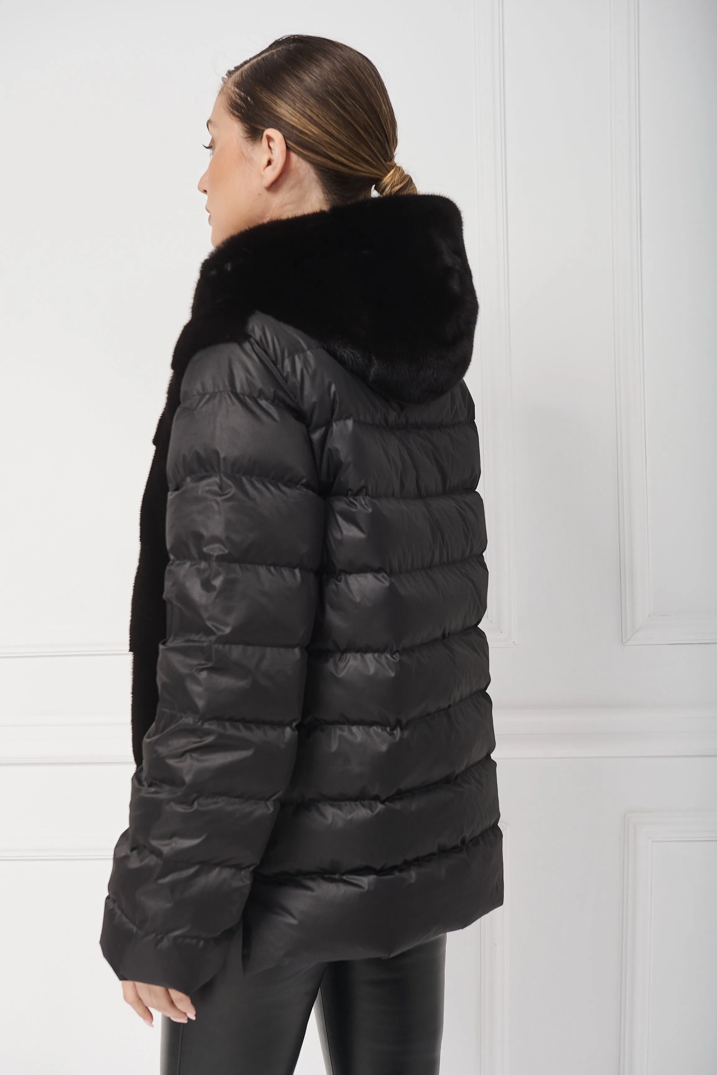 Short hooded down jacket with mink