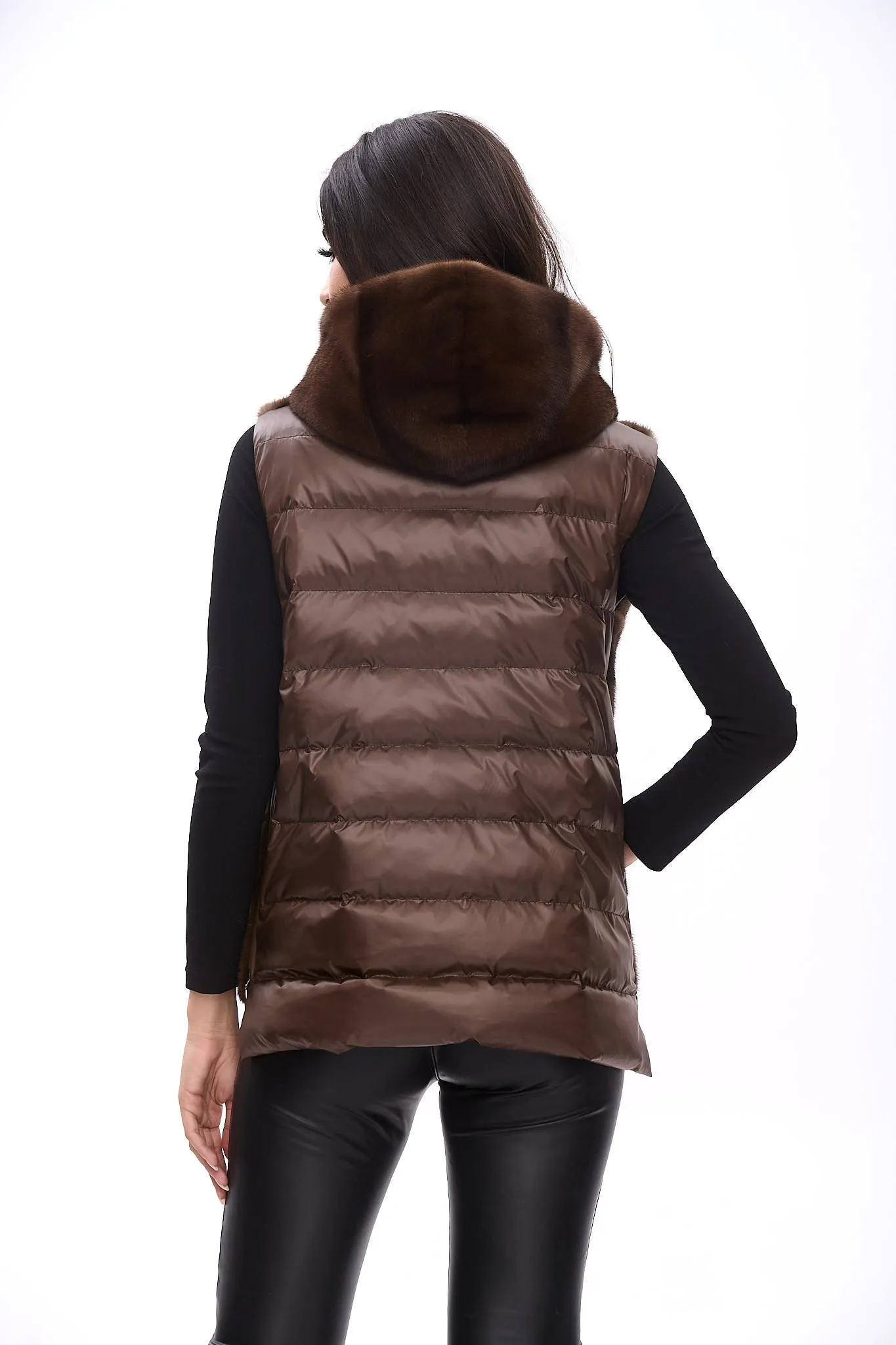 Short hooded down jacket with mink