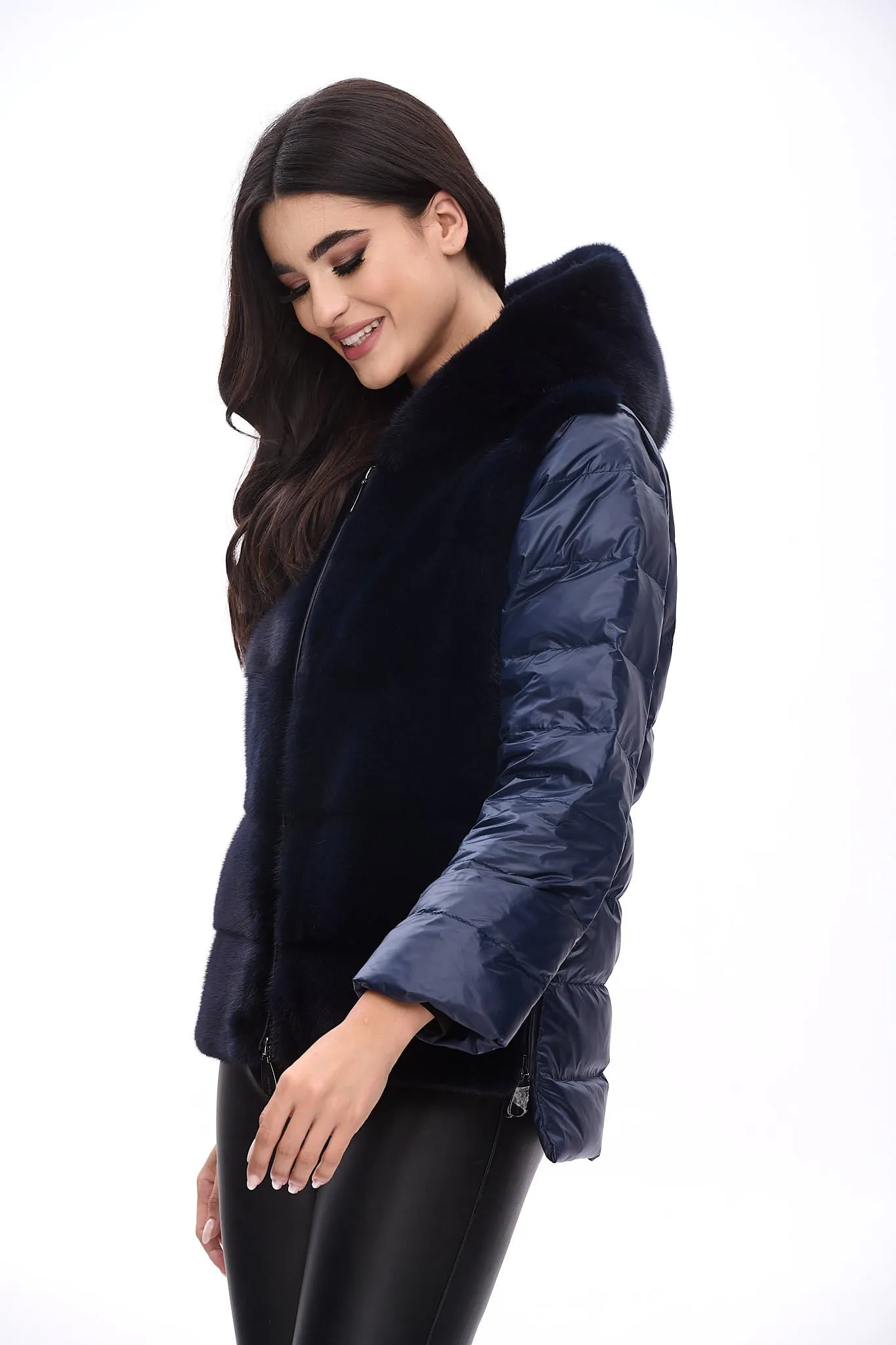 Short hooded down jacket with mink